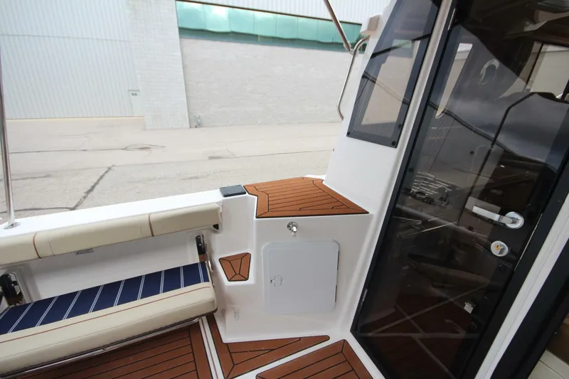 Slide: The Image of Ranger Tug R-27 Luxury Edition 2025 - 5619488