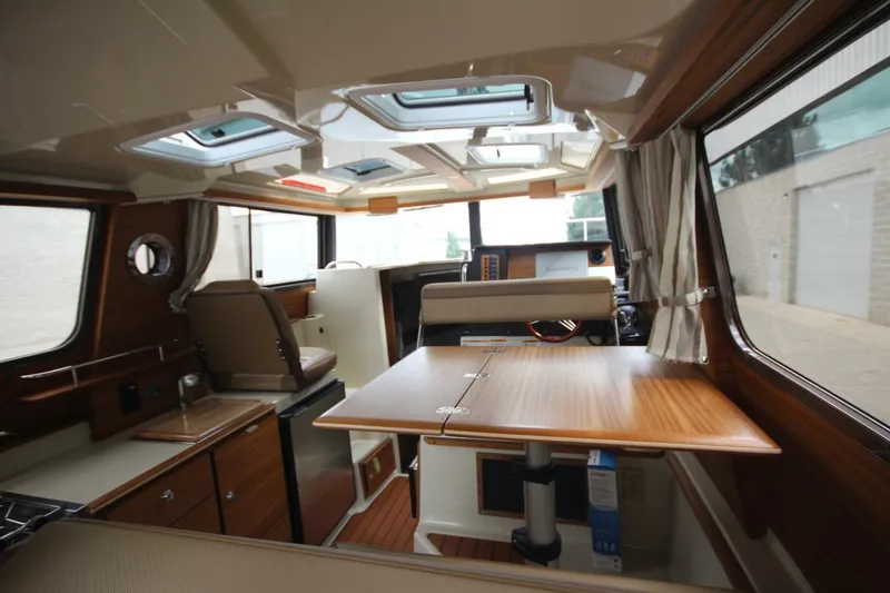 Slide: The Image of Ranger Tug R-27 Luxury Edition 2025 - 5619489