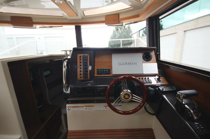 Slide: The Image of Ranger Tug R-27 Luxury Edition 2025 - 5619498