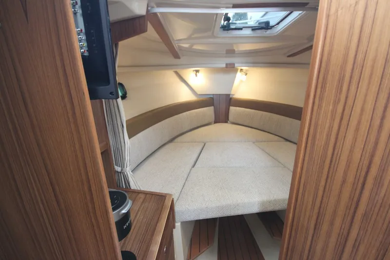 Slide: The Image of Ranger Tug R-27 Luxury Edition 2025 - 5619500