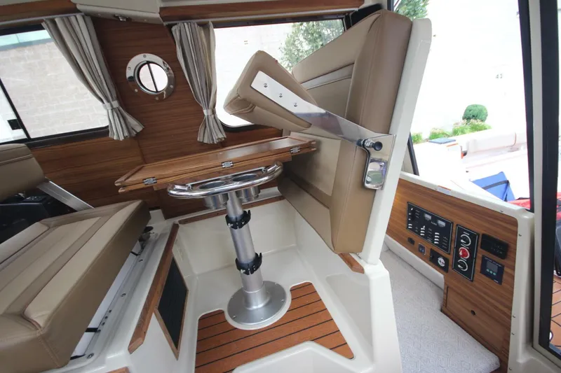 Slide: The Image of Ranger Tug R-27 Luxury Edition 2025 - 5619512