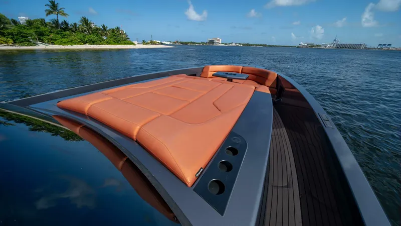 Slide: The Image of Vanquish VQ45 - 5177373