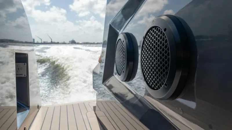 Slide: The Image of Vanquish VQ45 - 5177383