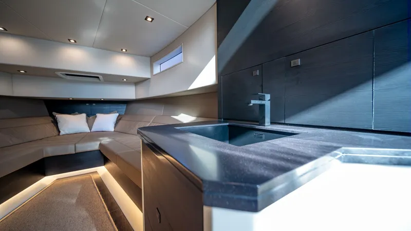 Slide: The Image of Vanquish VQ45 - 5177385