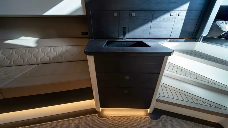 Slide: The Image of Vanquish VQ45 - 5177386