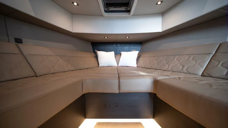 Slide: The Image of Vanquish VQ45 - 5177389