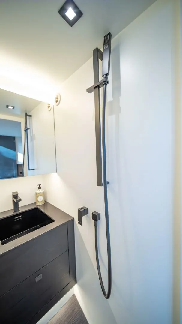 Slide: The Image of Vanquish VQ45 - 5177392