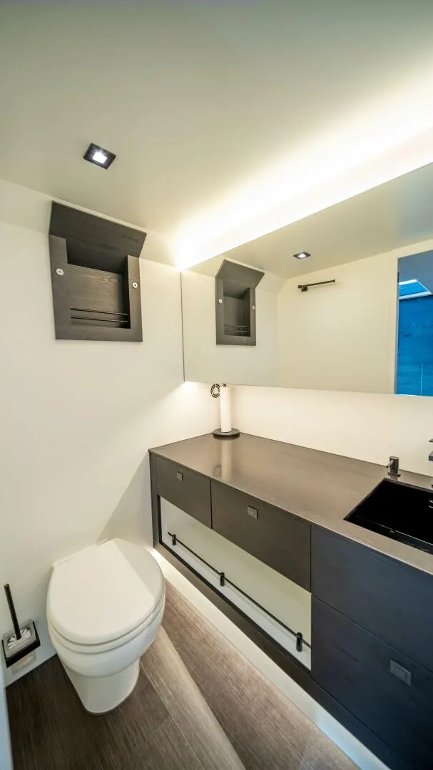 Slide: The Image of Vanquish VQ45 - 5177395