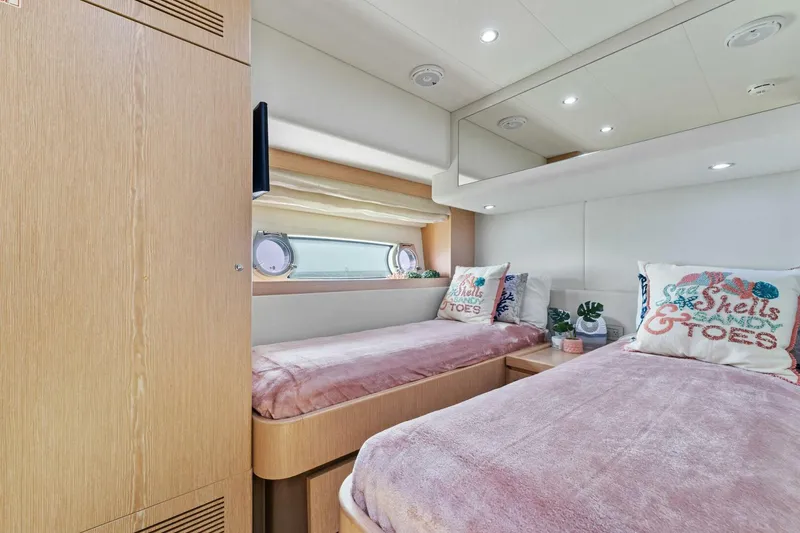 Slide: The Image of 2013 Ferretti Yachts 620 - 5177665