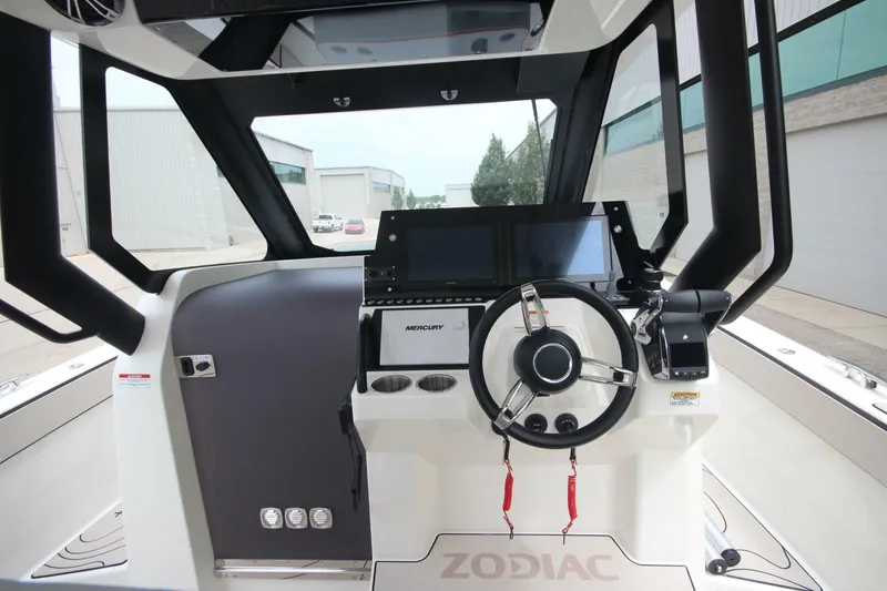 Slide: The Image of Zodiac X10CC Twin Mercury 400's w/ Joystick 2025 - 5499912