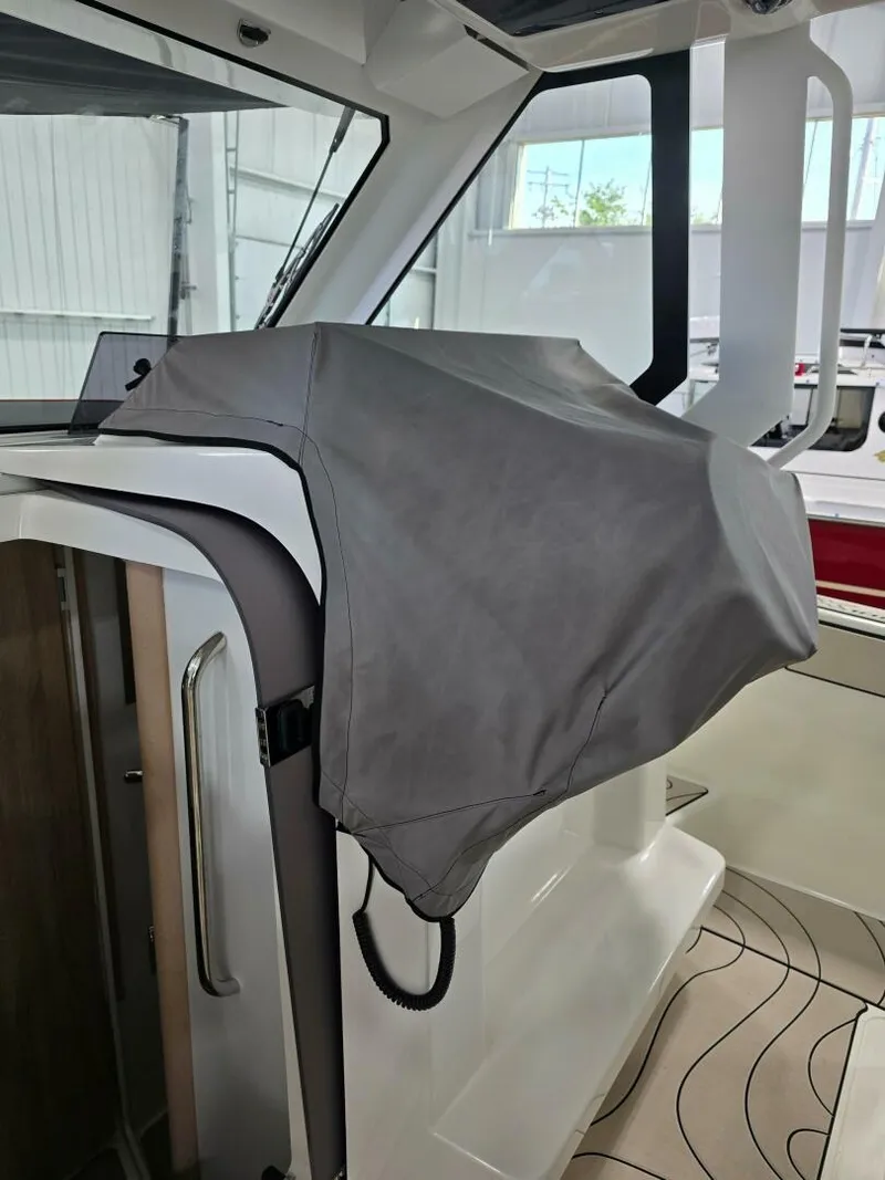 Slide: The Image of Zodiac X10CC Twin Mercury 400's w/ Joystick 2025 - 5524650