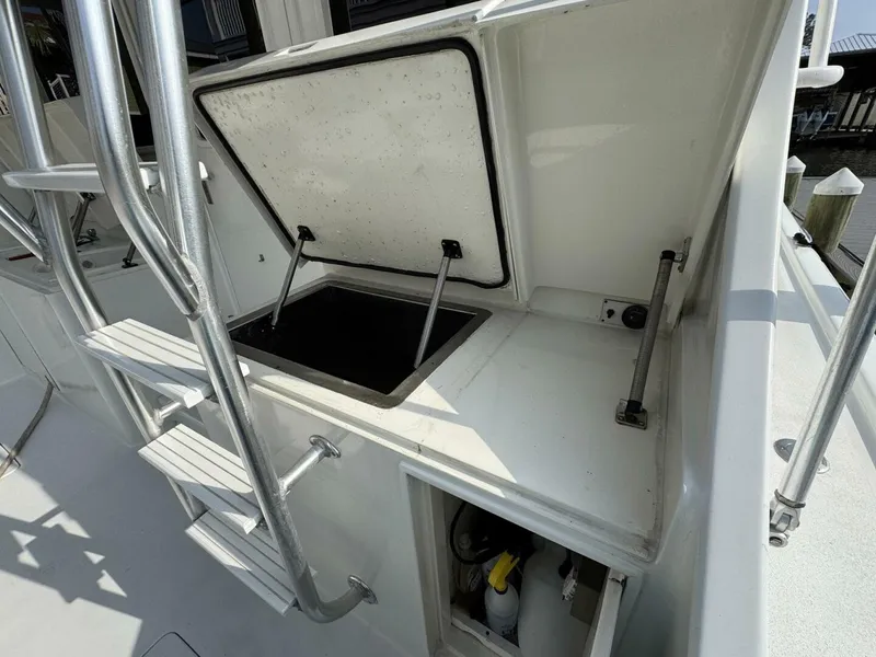 Slide: The Image of Custom Richards Yachts Custom Flybridge Sportfish 1998 - 5198713