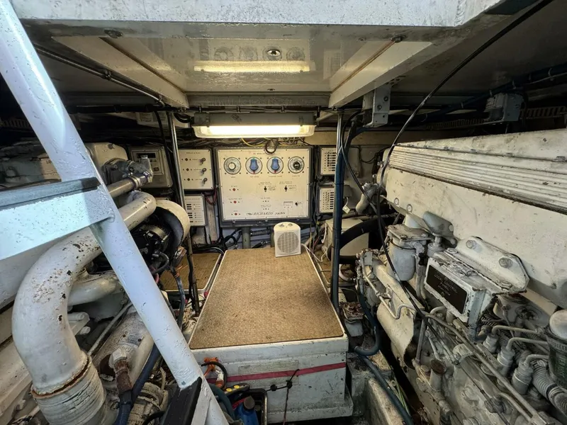 Slide: The Image of Custom Richards Yachts Custom Flybridge Sportfish 1998 - 5198754