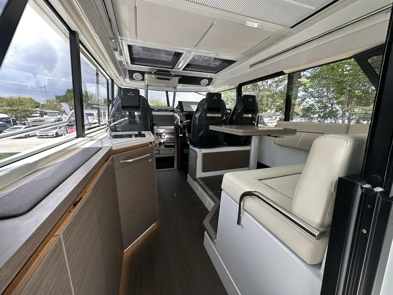 Slide: The Image of Wellcraft 355 Commuter 2023 - 5179653