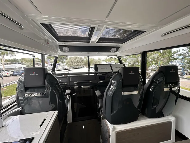 Slide: The Image of Wellcraft 355 Commuter 2023 - 5179641