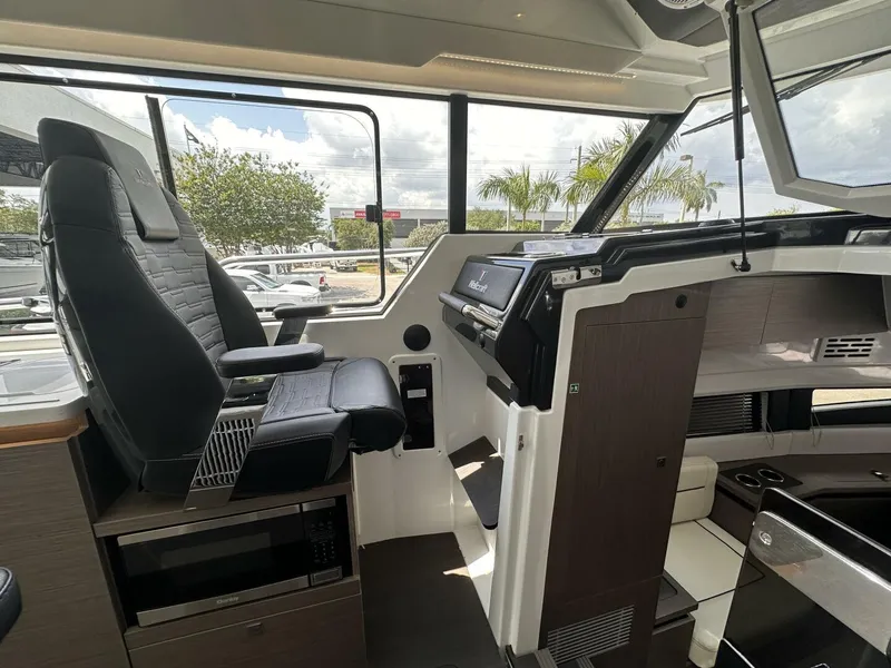 Slide: The Image of Wellcraft 355 Commuter 2023 - 5179658
