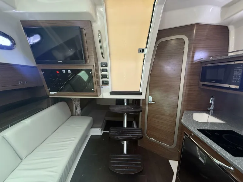 Slide: The Image of Boston Whaler 345 Conquest 2018 - 5254723