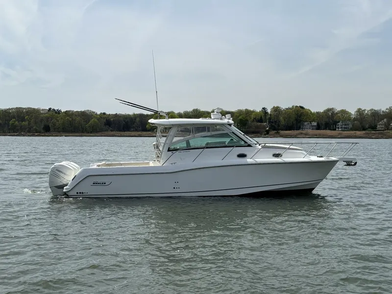 Slide: The Image of Boston Whaler 345 Conquest 2018 - 5270836