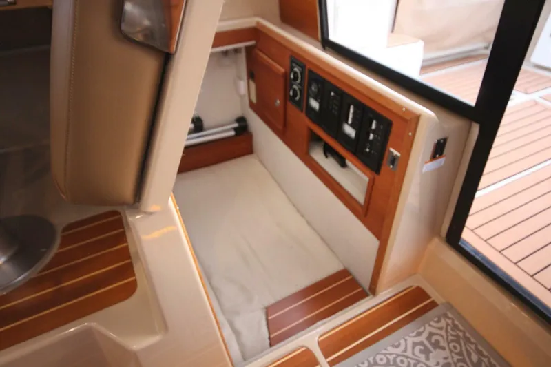 Slide: The Image of Ranger Tug R-29 CB 2019 - 5193594