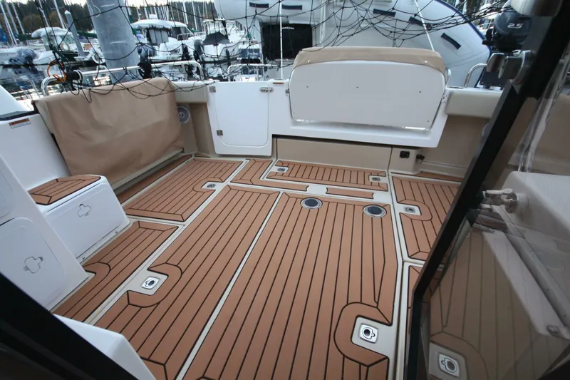 Slide: The Image of Ranger Tug R-29 CB 2019 - 5193576