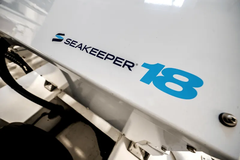 Slide: The Image of Azimut S8 2025 - 5197528