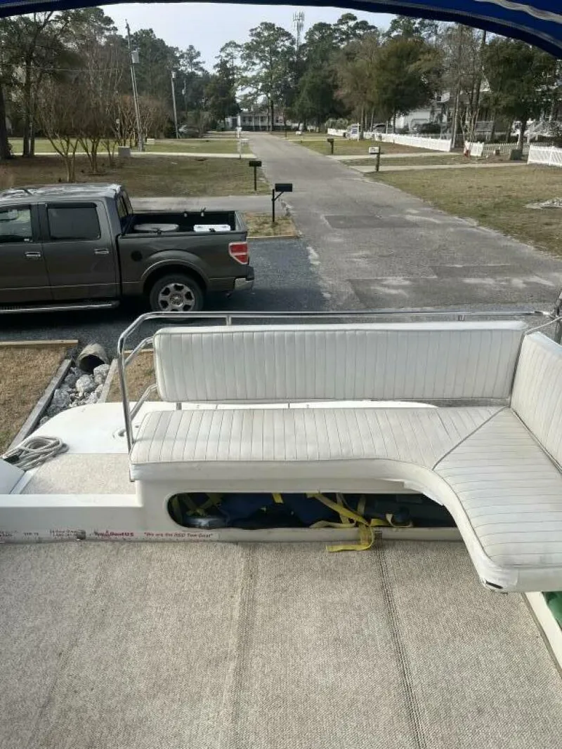 Slide: The Image of Carver Yachts 2557 Montego 1989 - 5186573