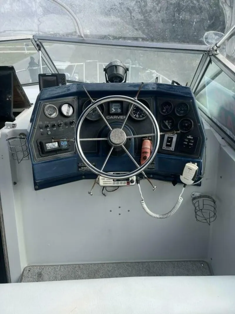 Slide: The Image of Carver Yachts 2557 Montego 1989 - 5186574