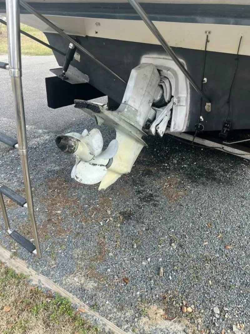 Slide: The Image of Carver Yachts 2557 Montego 1989 - 5186580