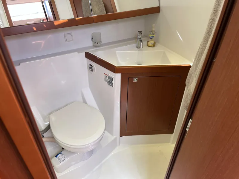 Slide: The Image of Beneteau Oceanis 48 Guest Head - 5212751