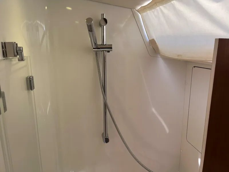 Slide: The Image of Beneteau Oceanis 48 Guest Head - 5212754