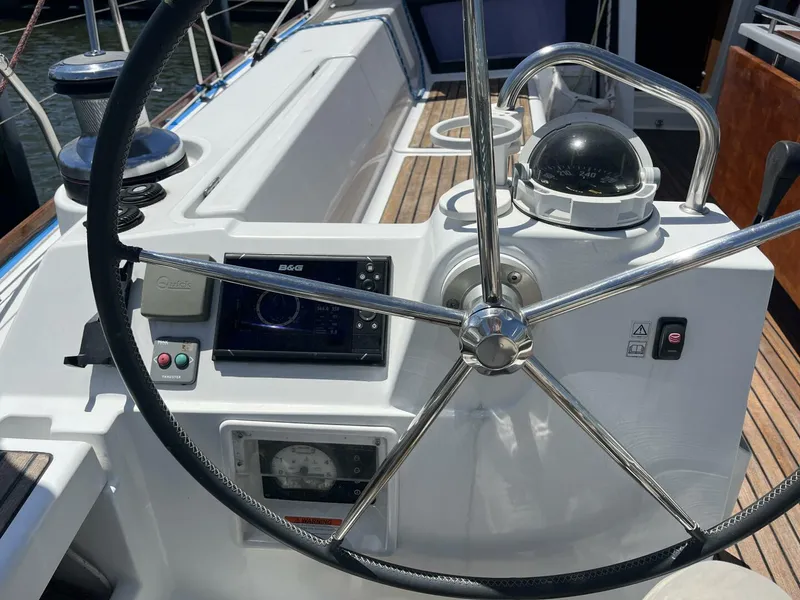 Slide: The Image of Beneteau Oceanis 48 Port Helm - 5212777