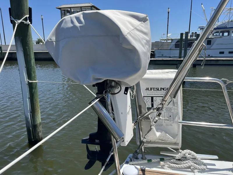 Slide: The Image of Beneteau Oceanis 48 Outboard Engine - 5212778