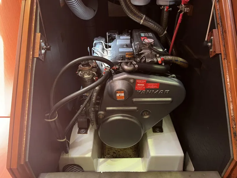 Slide: The Image of Beneteau Oceanis 48 Engine - 5212770