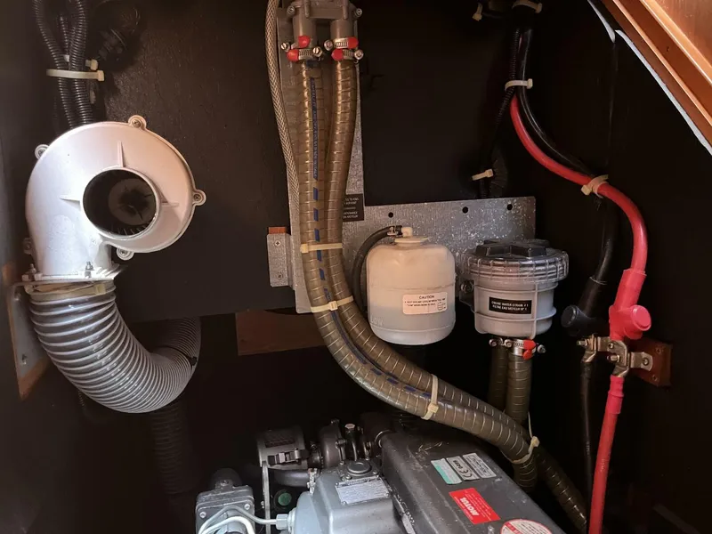 Slide: The Image of Beneteau Oceanis 48 Engine - 5212771