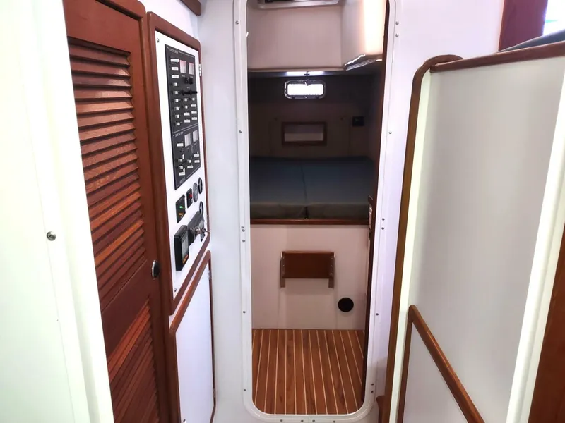 Slide: The Image of Endeavour Catamaran Corp Trawlercat 36 2002 - 5182480