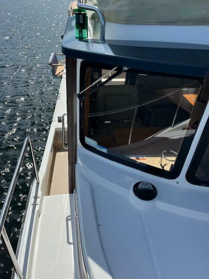 Slide: The Image of Ranger Tug R-31 CB 2013 - 5193488