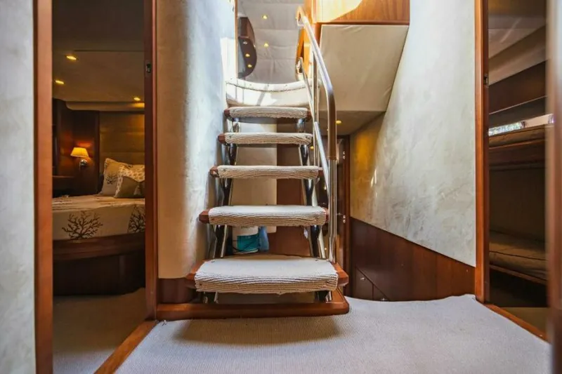 Slide: The Image of 2009 Princess/Viking Sport Cruisers 70 Flybridge Empire Sun - 5183471