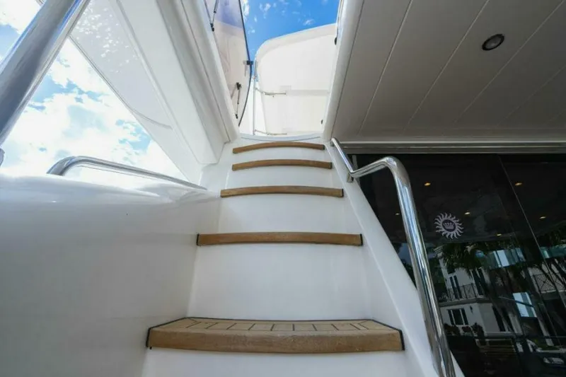 Slide: The Image of Stairs to Flybridge 2009 Princess/Viking Sport Cruisers 70 Flybridge Empire Sun - 5183509