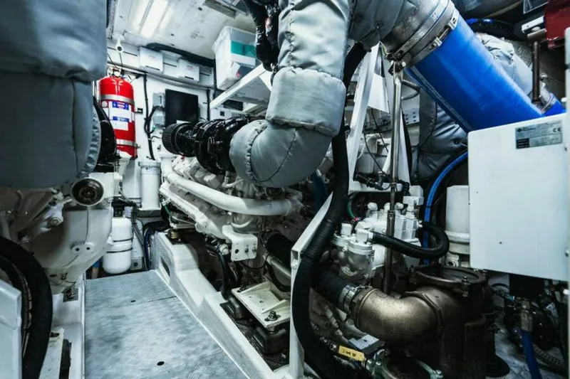 Slide: The Image of Engine Room 2009 Princess/Viking Sport Cruisers 70 Flybridge Empire Sun - 5183518