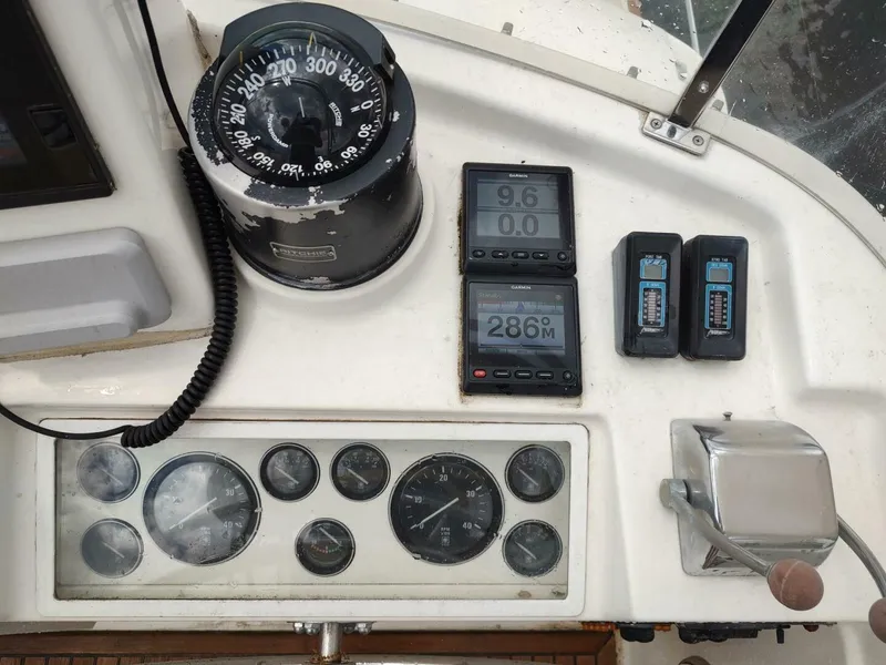 Slide: The Image of Grand Banks Eastbay 40 Flybridge 1996 - 5284601