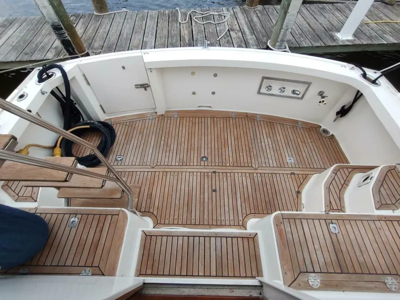 Slide: The Image of Grand Banks Eastbay 40 Flybridge 1996 - 5284583