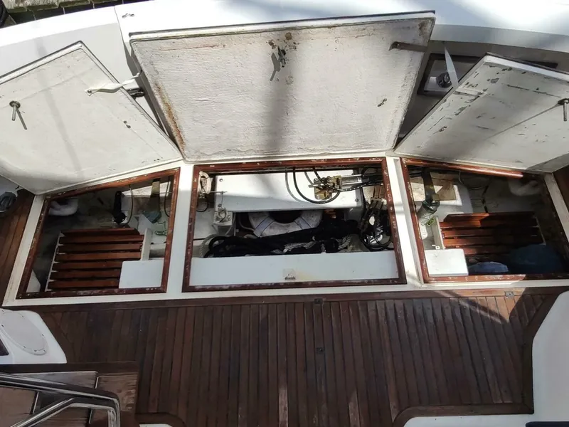 Slide: The Image of Grand Banks Eastbay 40 Flybridge 1996 - 5284599