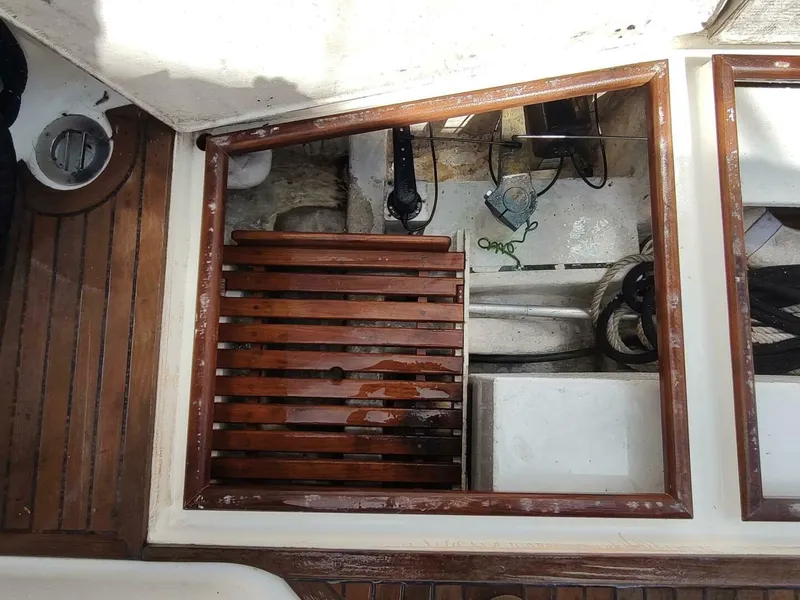 Slide: The Image of Grand Banks Eastbay 40 Flybridge 1996 - 5284571