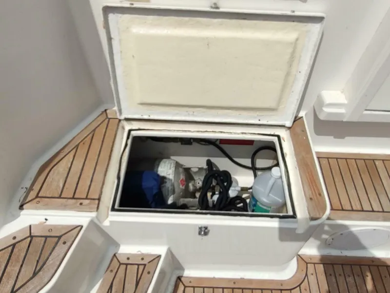 Slide: The Image of Grand Banks Eastbay 40 Flybridge 1996 - 5284577