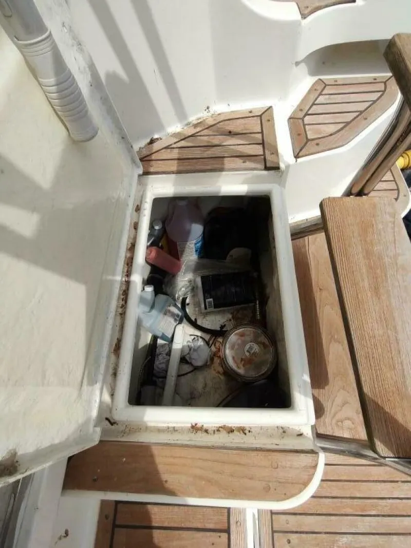 Slide: The Image of Grand Banks Eastbay 40 Flybridge 1996 - 5284575