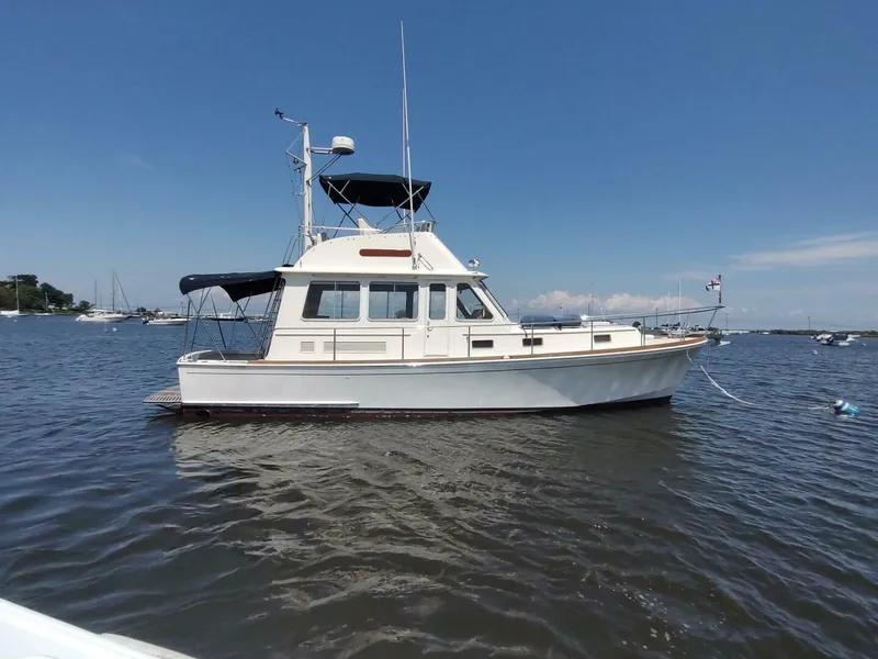 Slide: The Image of Grand Banks Eastbay 40 Flybridge 1996 - 5465485