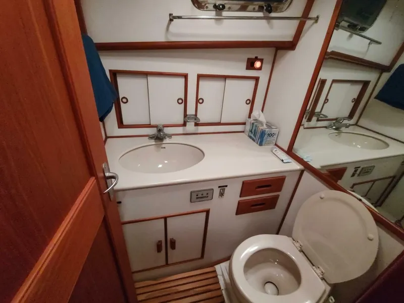 Slide: The Image of Grand Banks Eastbay 40 Flybridge 1996 - 5732251