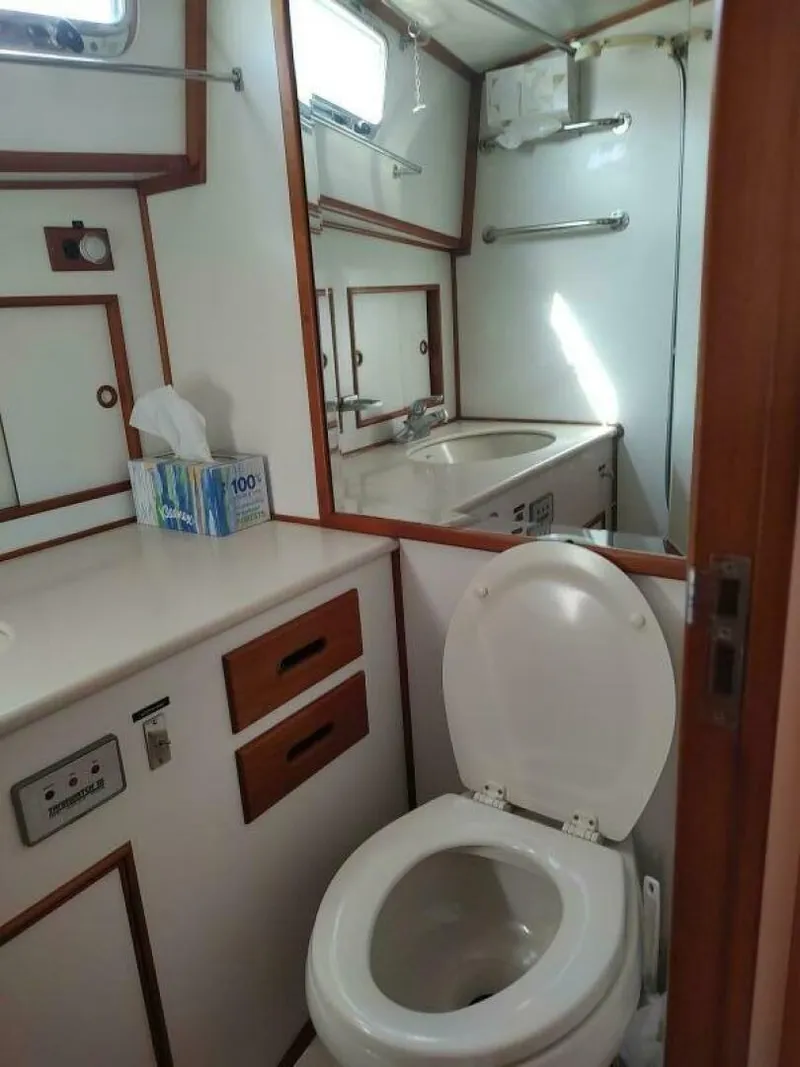 Slide: The Image of Grand Banks Eastbay 40 Flybridge 1996 - 5280813