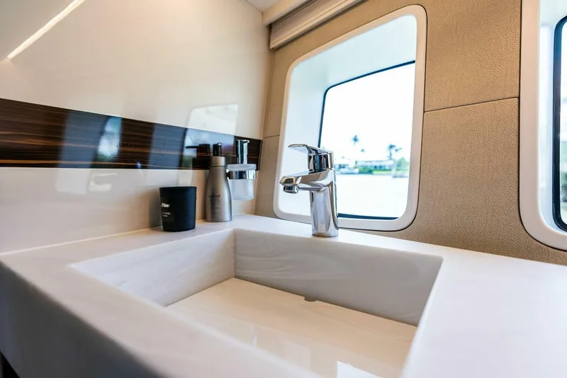 Slide: The Image of Zeelander Z5 2024 - 5238600