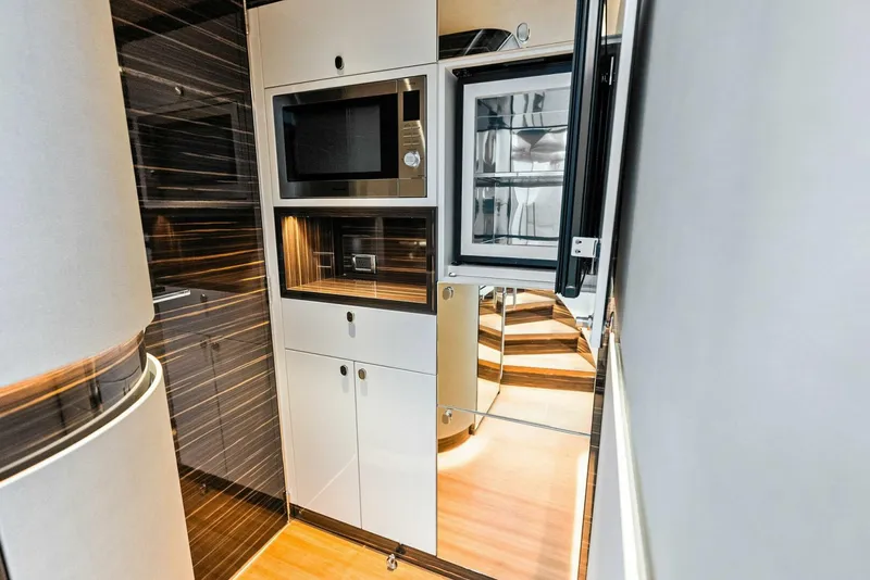 Slide: The Image of Zeelander Z5 2024 - 5238602